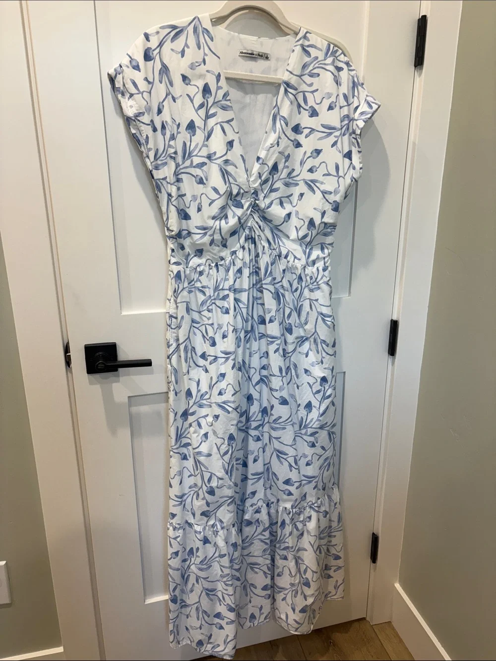 Abercrombie & Fitch White Maxi Dress with Light Blue Leaf Print and Front Twist